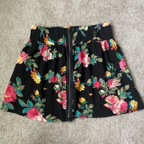 Tramp Floral Mini Skirt with back zipper - Picture 2 of 3